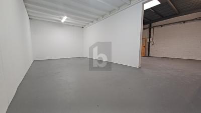 Magazzino con molte possibilità d'uso