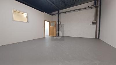 Surface de stockage avec de nombreuses possibilités d'utilisation, Auf Anfrage, 5275 Etzgen, Ticino, CH
