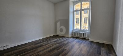 AU CENTRE VILLE IDÉALEMENT SITUÉE, Sur demande, 2300 La Chaux-de-Fonds, Ticino, CH