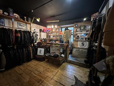 MAGASIN DE VÊTEMENTS AUX EAUX-VIVES