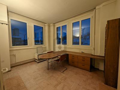 Right in the Town Centre — Ideally Located, Sur demande, 2300 La Chaux-de-Fonds, Ticino, CH