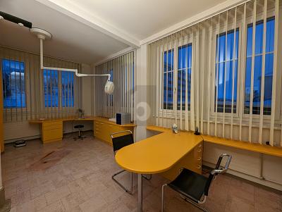 Right in the Town Centre — Ideally Located, Sur demande, 2300 La Chaux-de-Fonds, Ticino, CH