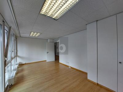 UFFICIO SOLIDO NEL CENTRO, Auf Anfrage, 6048 Horw, Ticino, CH