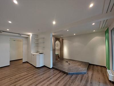 EMPLACEMENT ATTRACTIF AVEC BEAUCOUP DE POTENTIEL !