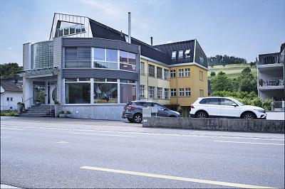 HELLE BÜRORÄUMLICHKEITEN IN KREATIVEM UMFELD, Auf Anfrage, 4456 Tenniken, Ticino, CH