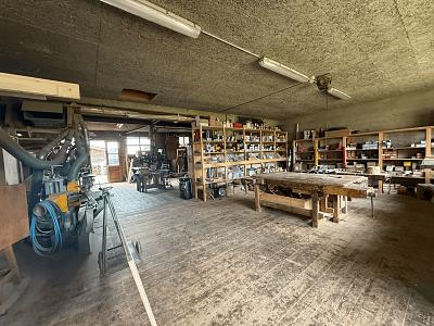Werkstatt für Zimmerei, Blechnerarbeiten und Schreinerei, Sur demande, 2126 Les Verrières, Ticino, CH