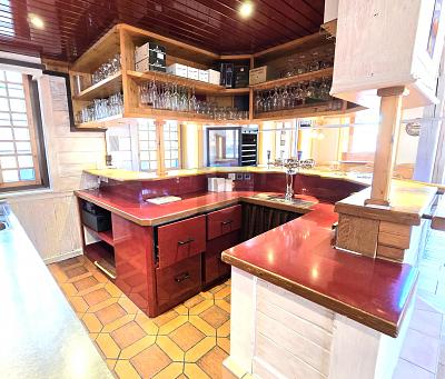 MAGNIFIQUE RESTAURANT AVEC UN GRAND POTENTIEL, Sur demande, 2114 Fleurier, Ticino, CH