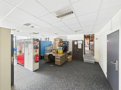POLIVALENTE, CON MAGAZZINO PRIVATO, Auf Anfrage, 4133 Pratteln, Ticino, CH