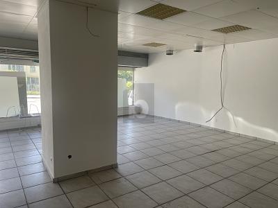 LOCAL COMMERCIAL EN BON EMPLACEMENT PASSANT, Auf Anfrage, 3960 Sierre, Ticino, CH