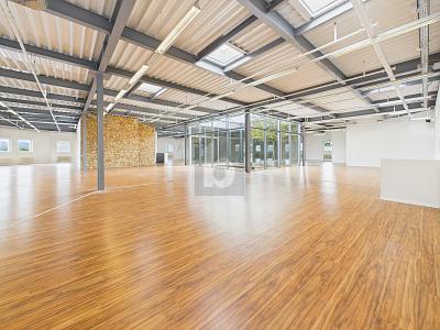 GROSSER HELLER SHOWROOM AN ZENTRALER LAGE, Auf Anfrage, 3421 Lyssach, Ticino, CH