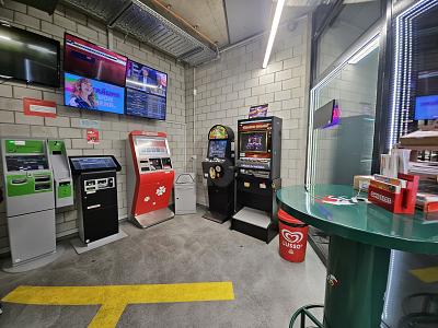 ATTRACTIVE & HIGH-REVENUE LOCATION AT THE TRAIN STATION, Auf Anfrage, 8600 Dübendorf, Ticino, CH