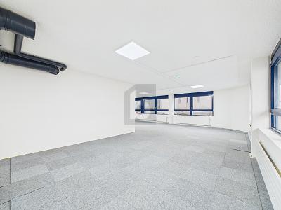 SHOWROOM LUMINEUX À EMPLACEMENT IDÉAL, Auf Anfrage, 4528 Zuchwil, Ticino, CH