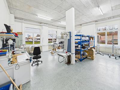 GROSSZÜGIG UND VIELSEITIG NUTZBAR, Auf Anfrage, 3145 Niederscherli, Ticino, CH