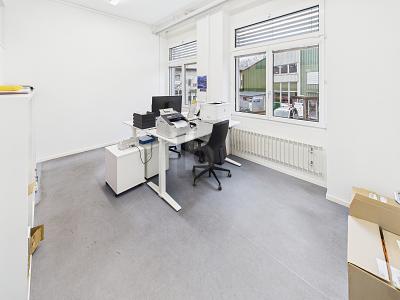 GROSSZÜGIG UND VIELSEITIG NUTZBAR, Auf Anfrage, 3145 Niederscherli, Ticino, CH