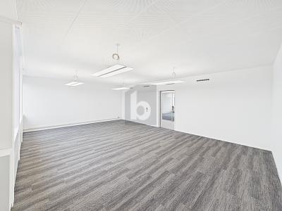 PRATISCH UND FRISCH RENOVIERT (BUREAU 4.03), Auf Anfrage, 4900 Langenthal, Ticino, CH
