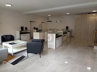LUMINEUX, VISIBLE & POLYVALENT, Sur demande, 2735 Malleray, Ticino, CH