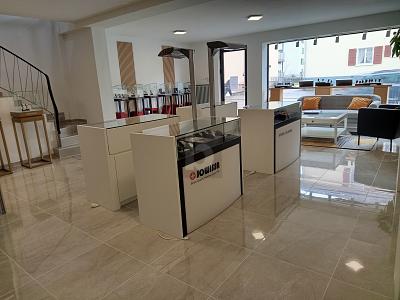 LUMINEUX, VISIBLE & POLYVALENT, Sur demande, 2735 Malleray, Ticino, CH