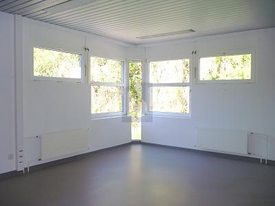 INDIPENDENTI, STRATEGICI E BEN POSIZIONATI !, Sur demande, 1315 La Sarraz, Ticino, CH