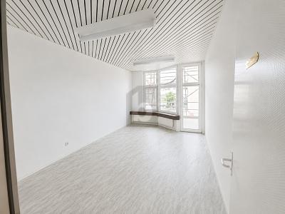 TRAVAILLER À UN EMPLACEMENT ATTRACTIF À ZURICH, Auf Anfrage, 8953 Dietikon, Ticino, CH