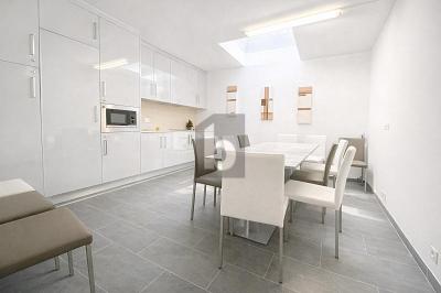 ÉTAGE BUREAUX À 4,39 % BRUT ET 35 PLACES DE PARC, Sur demande, 1196 Gland, Ticino, CH