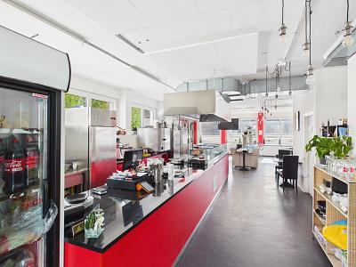 Local gastronomique avec terrasse à emplacement attractif