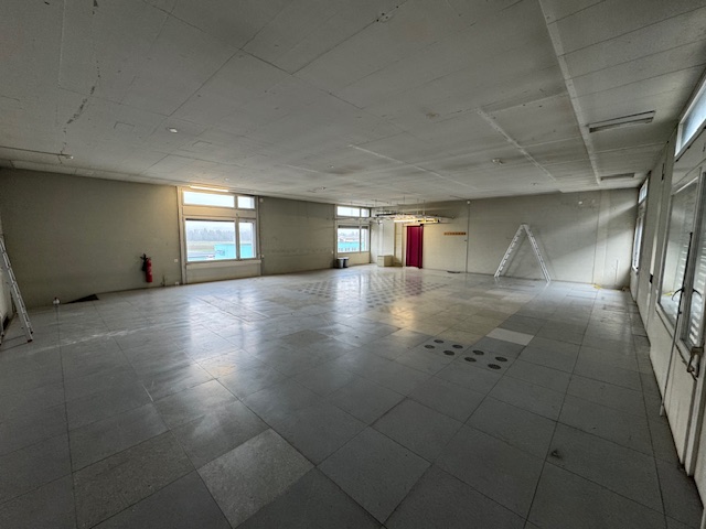 Spacious and affordable commercial space on the 1st floor - with conversion potential, Alte Bernstrasse, 3613 Steffisburg, Bern, CH