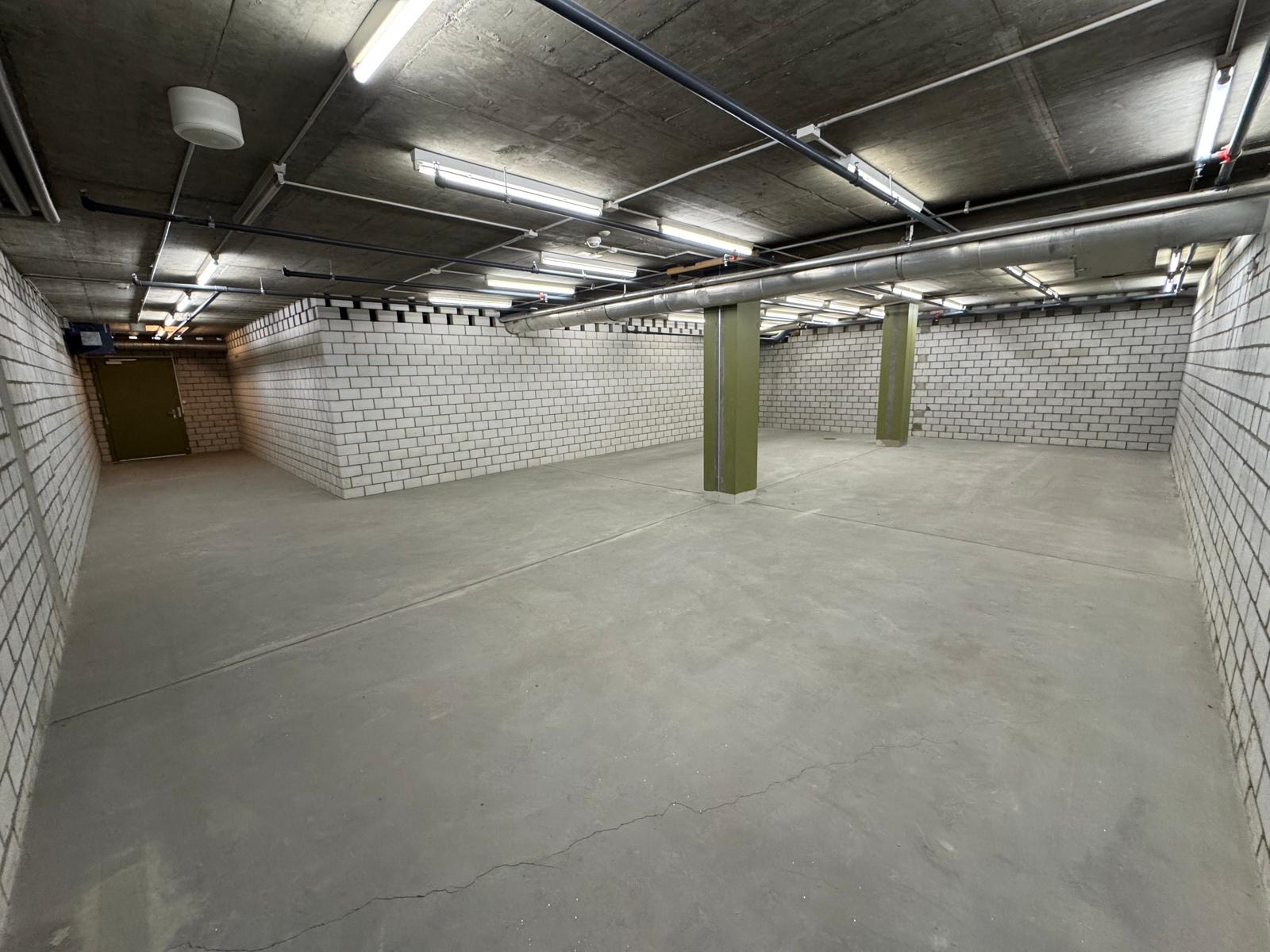 Ampio spazio di magazzino nel vivace centro commerciale Neumarkt, Kornhausstrasse, 9000 St. Gallen, St. Gallen, CH