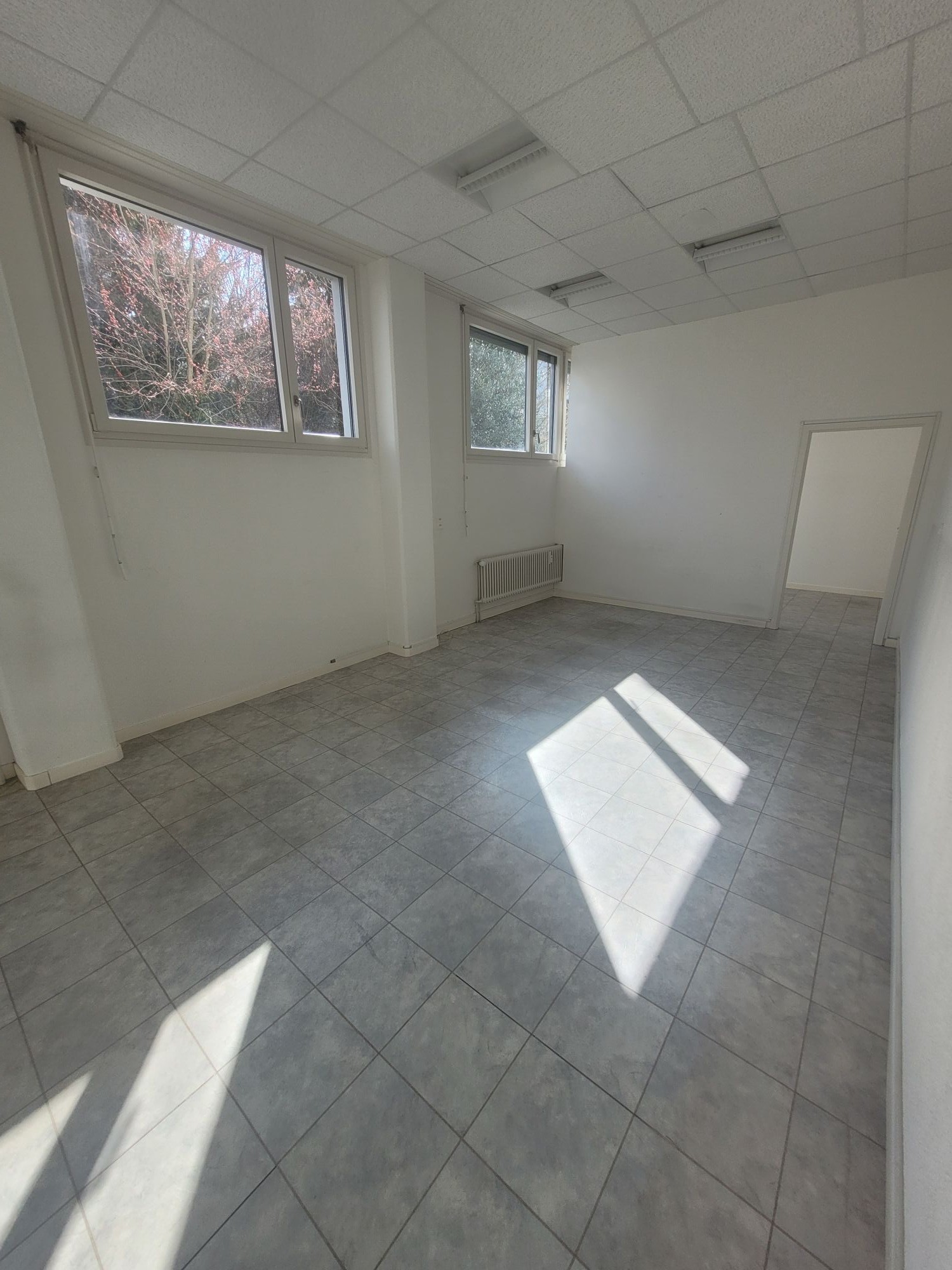 Espace commercial attractif au rez-de-chaussée – idéal pour point de vente, bureau ou showroom, J.J. Balmer - str., 4053 Basel, Basel-City, CH