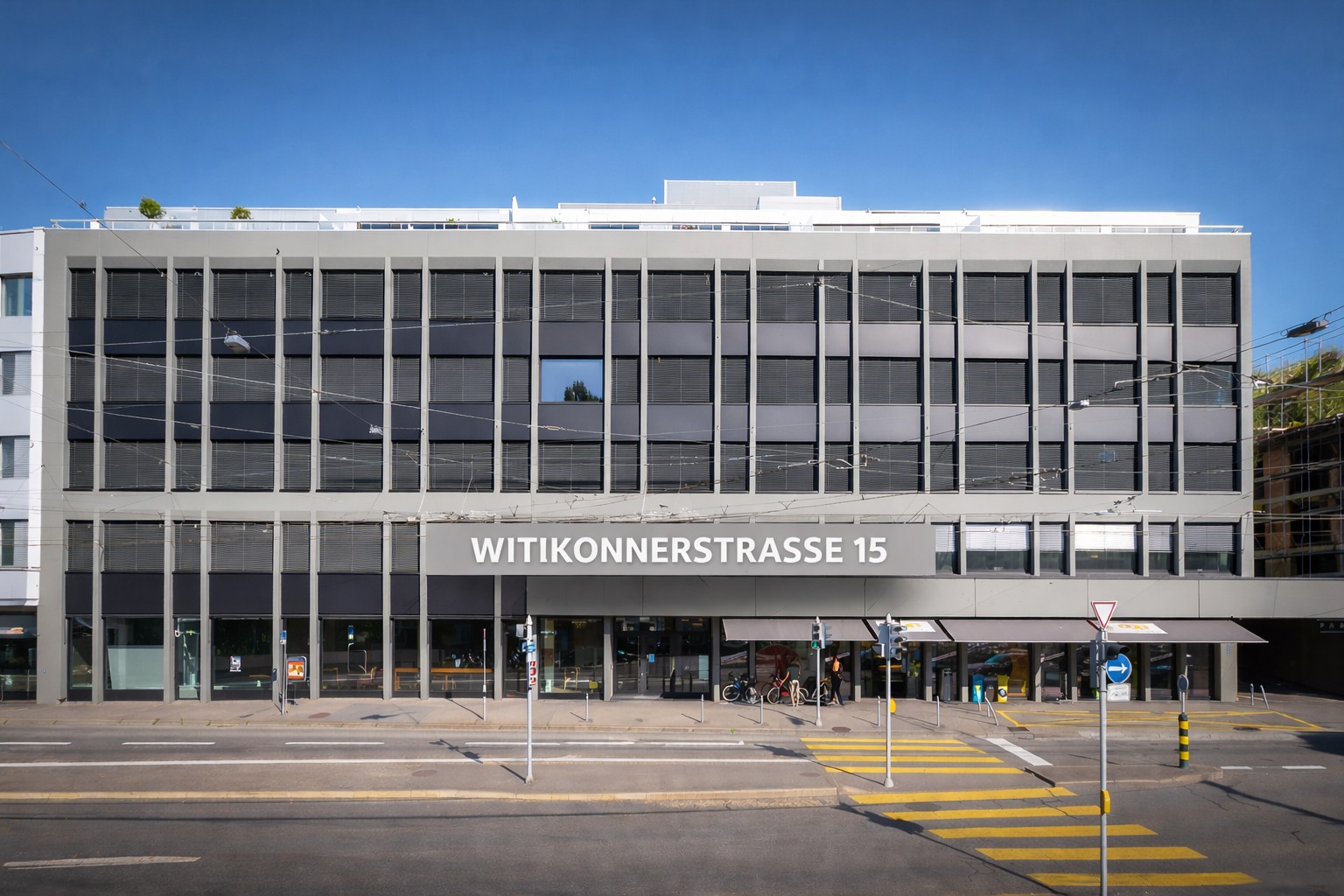Espace commercial lumineux avec plan flexible, directement au Klusplatz