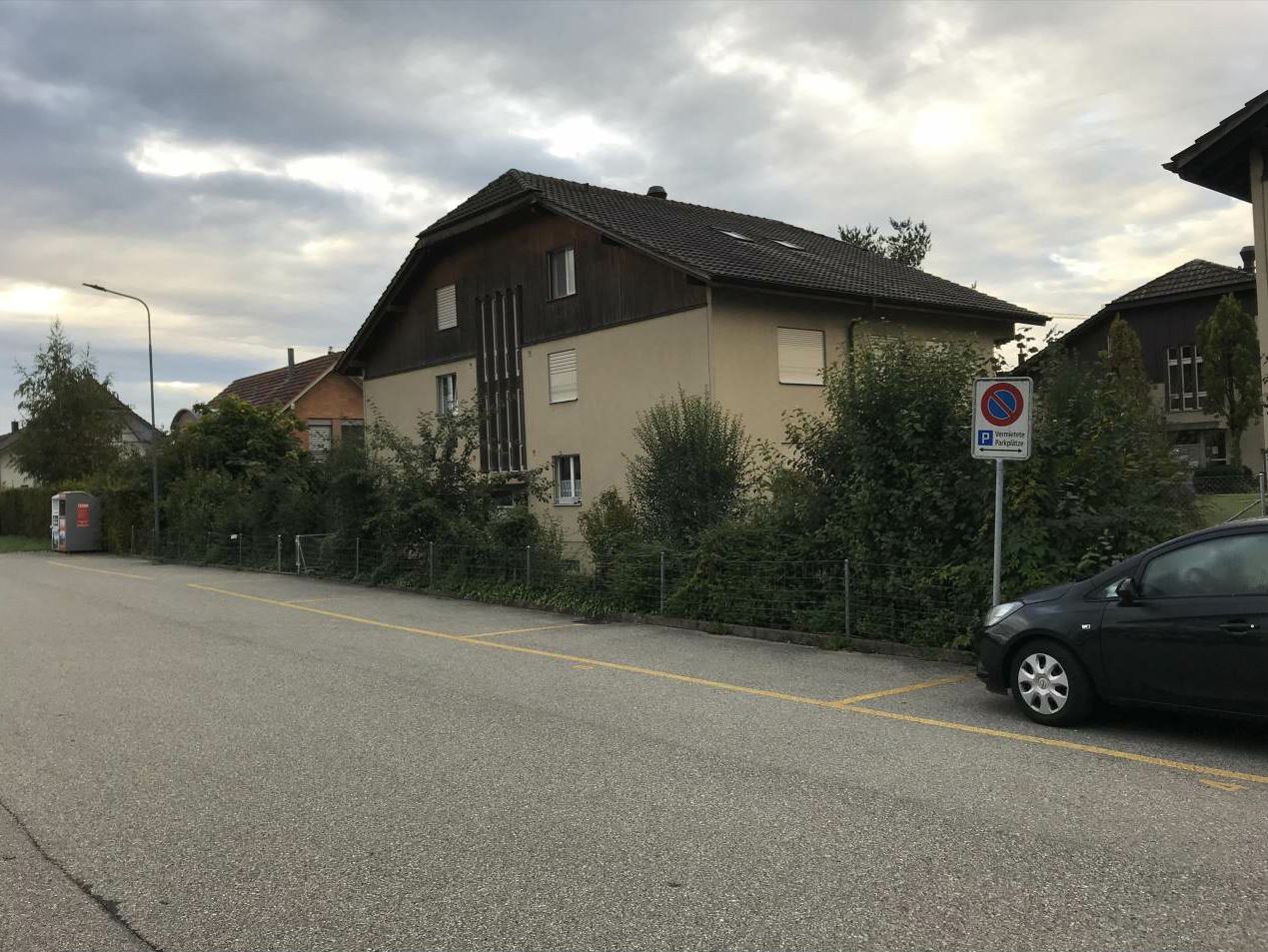 Parking spaces directly at Aefligen train station