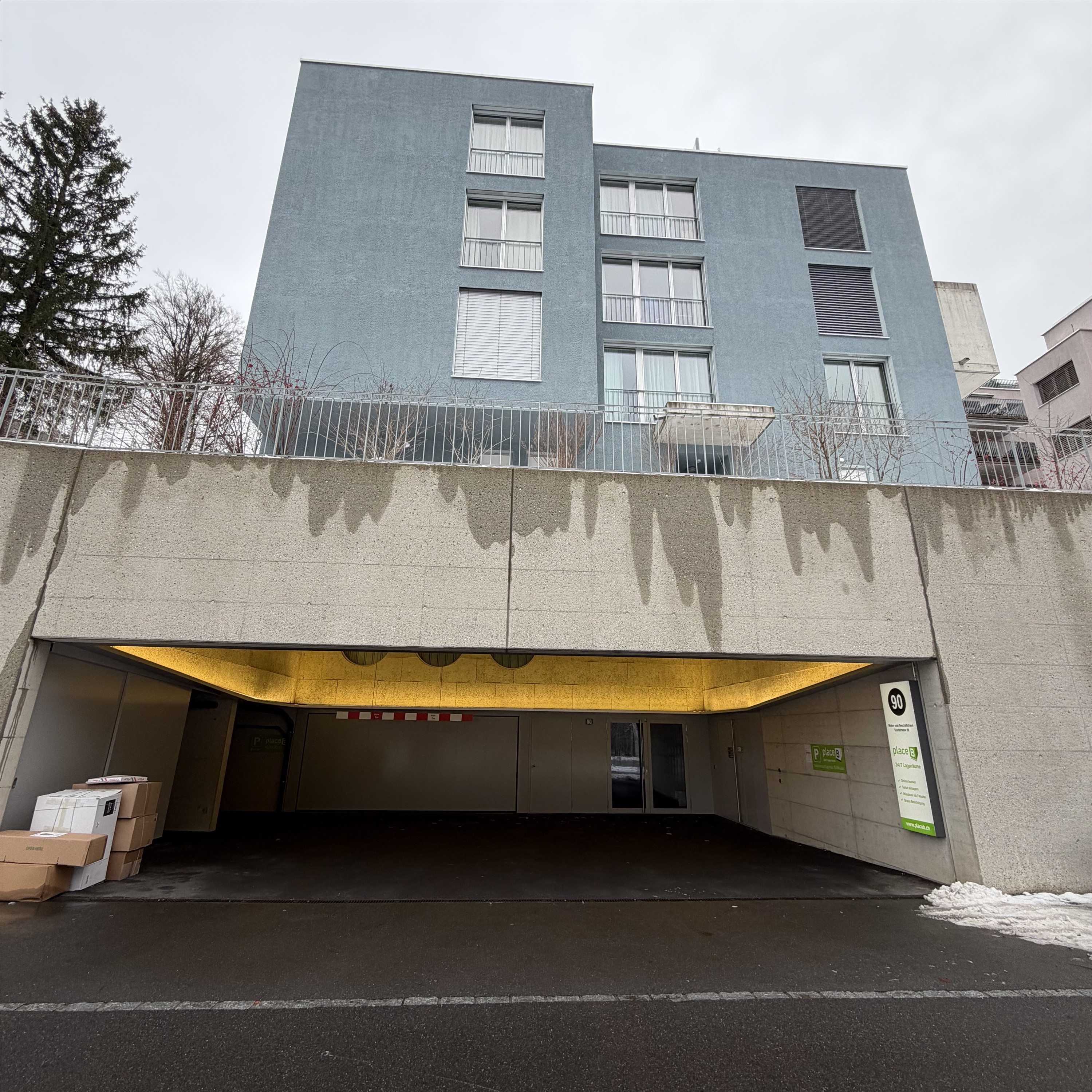 Place de stationnement pour moto dans un parking souterrain