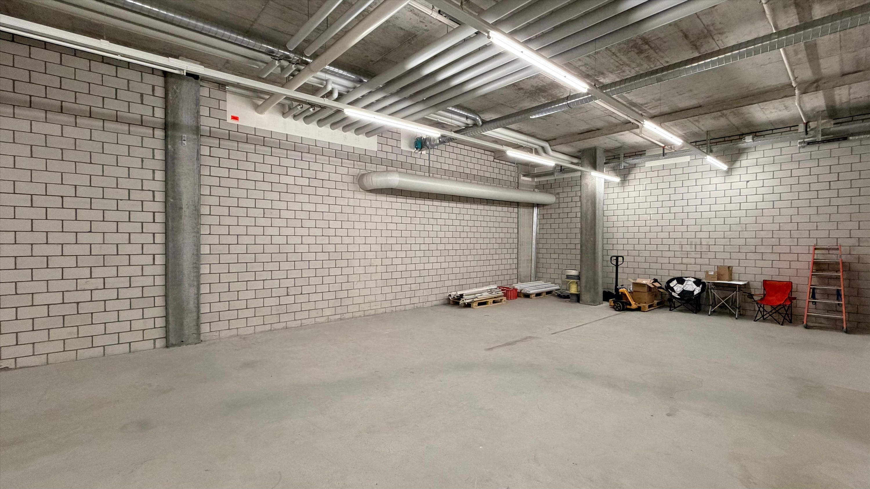 Centrally located storage room for rent near Baden train station, Langhaus, 5400 Baden, Aargau, CH