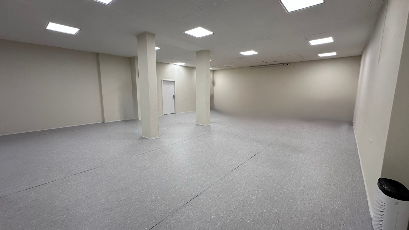 Locaux spacieux de bureaux/atelier et/ou commerciaux au Wasgenring