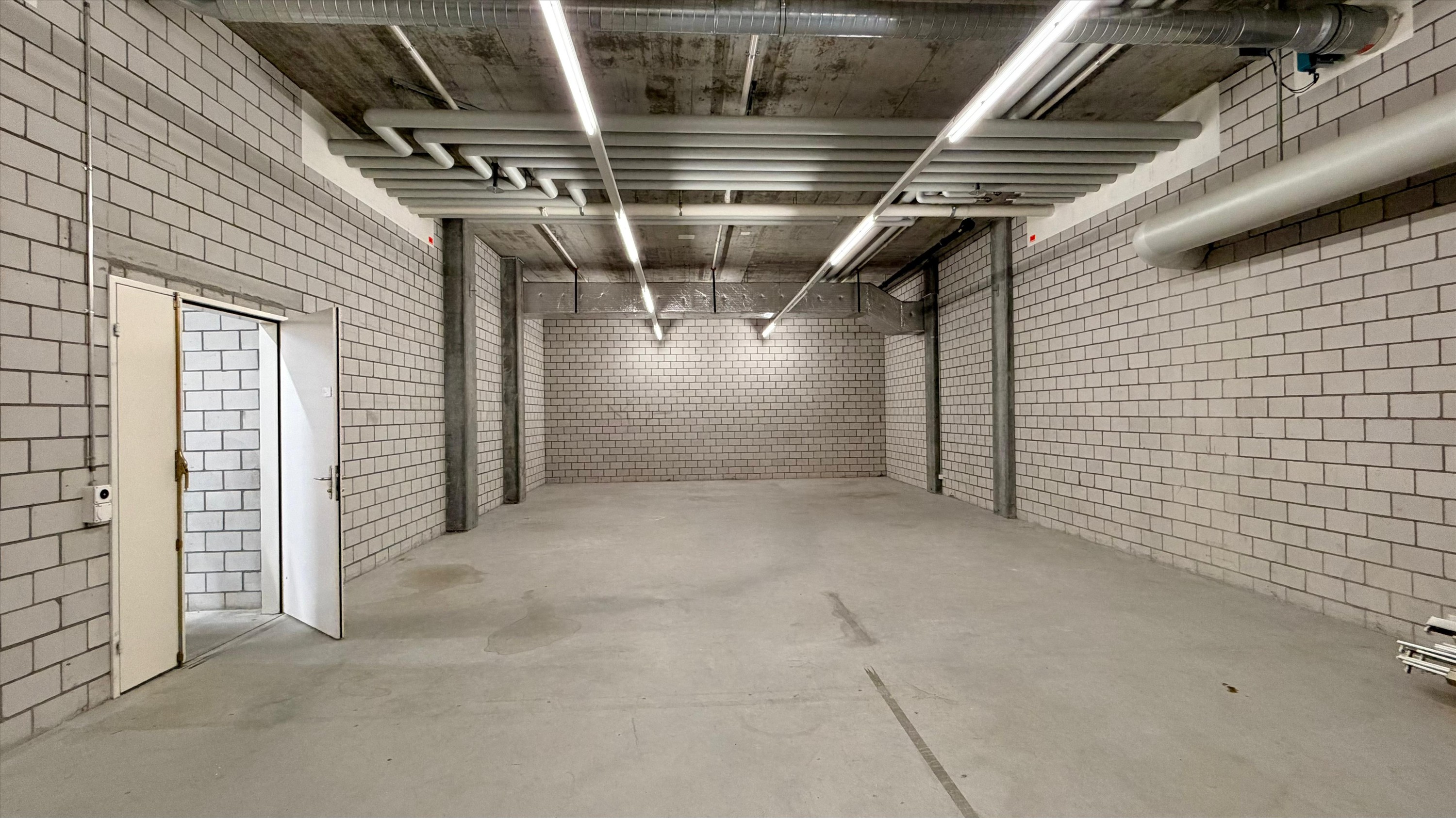 Centrally located storage room for rent near Baden train station, Langhaus, 5400 Baden, Aargau, CH