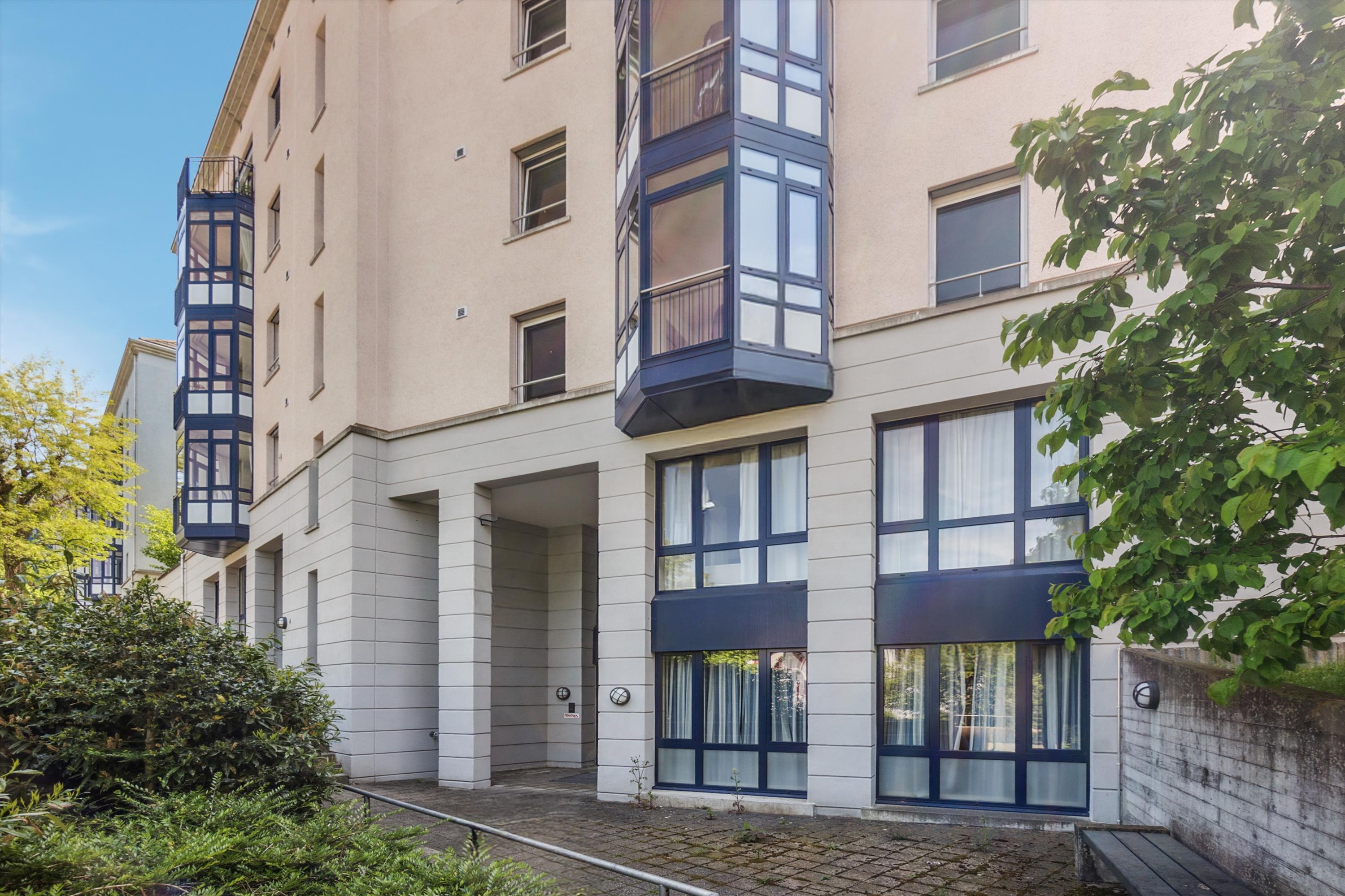 Locale commerciale "superficie commerciale su 2 piani" con locale accessorio separato, Axensteinstr., 9000 St. Gallen, St. Gallen, CH
