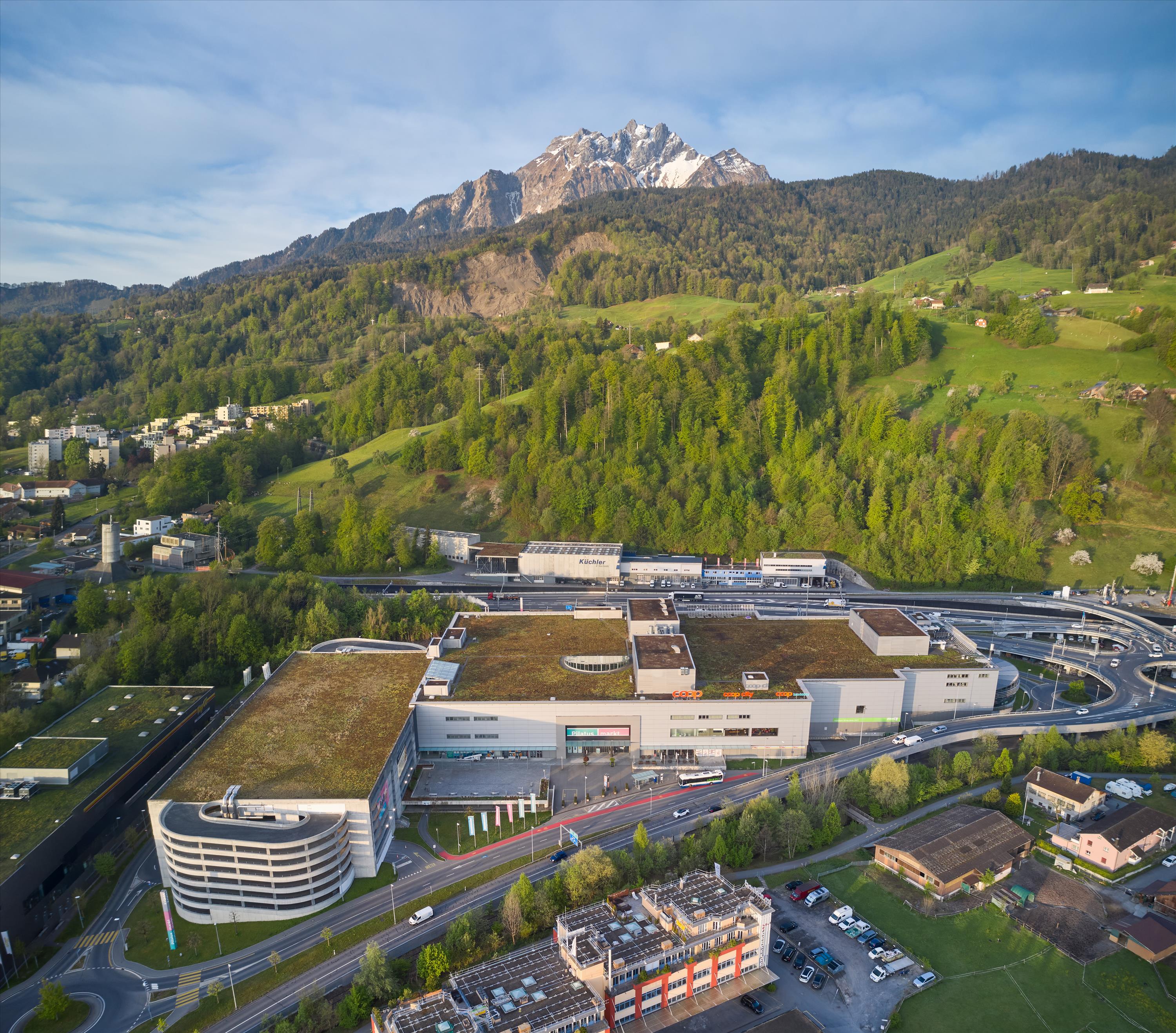 Espaces commerciaux flexibles (45–450 m²) au Pilatusmarkt Kriens