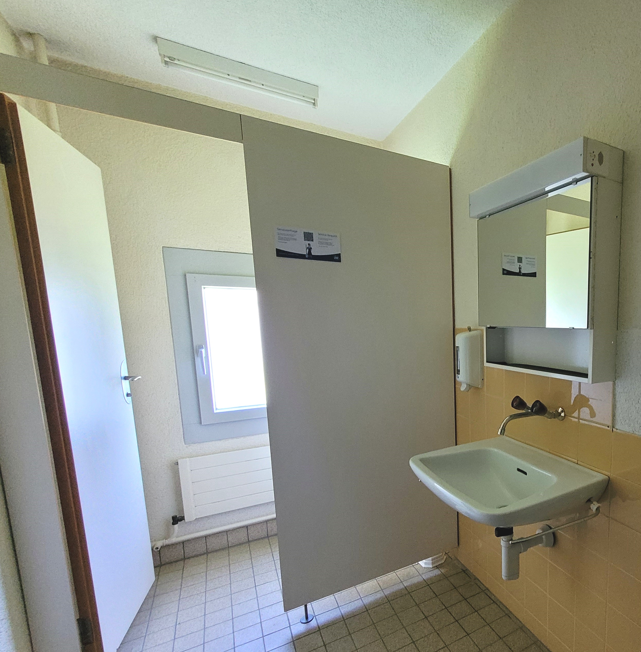 Vielseitige Mietfläche in Hinwil – Perfekt für KMU und Aussteller, Alte Zihlstrasse, 8340 Hinwil, Zurich, CH