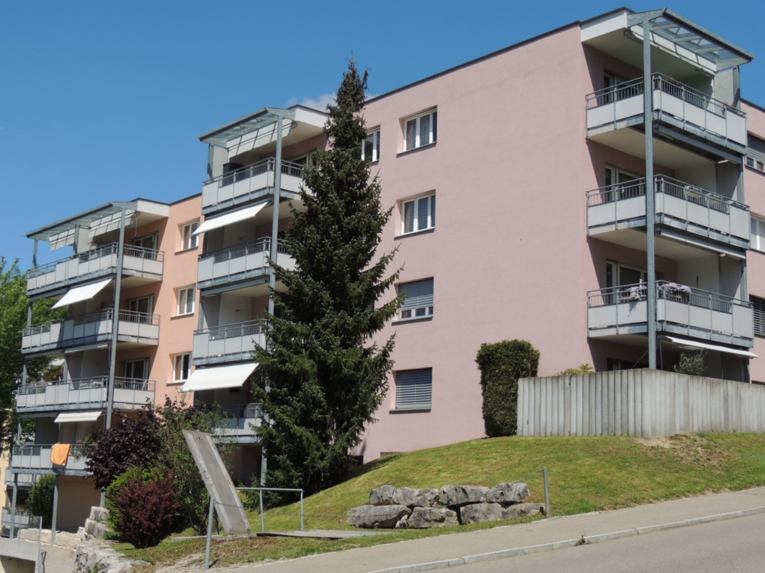 Place moto à louer à Uster