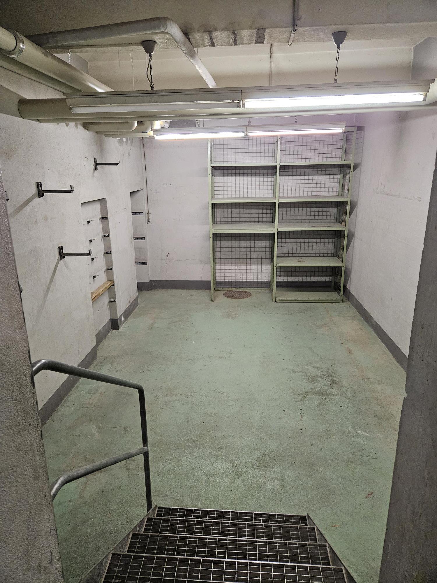 Storage room directly at Spiez railway station, Bahnhofstr., 3700 Spiez, Bern, CH