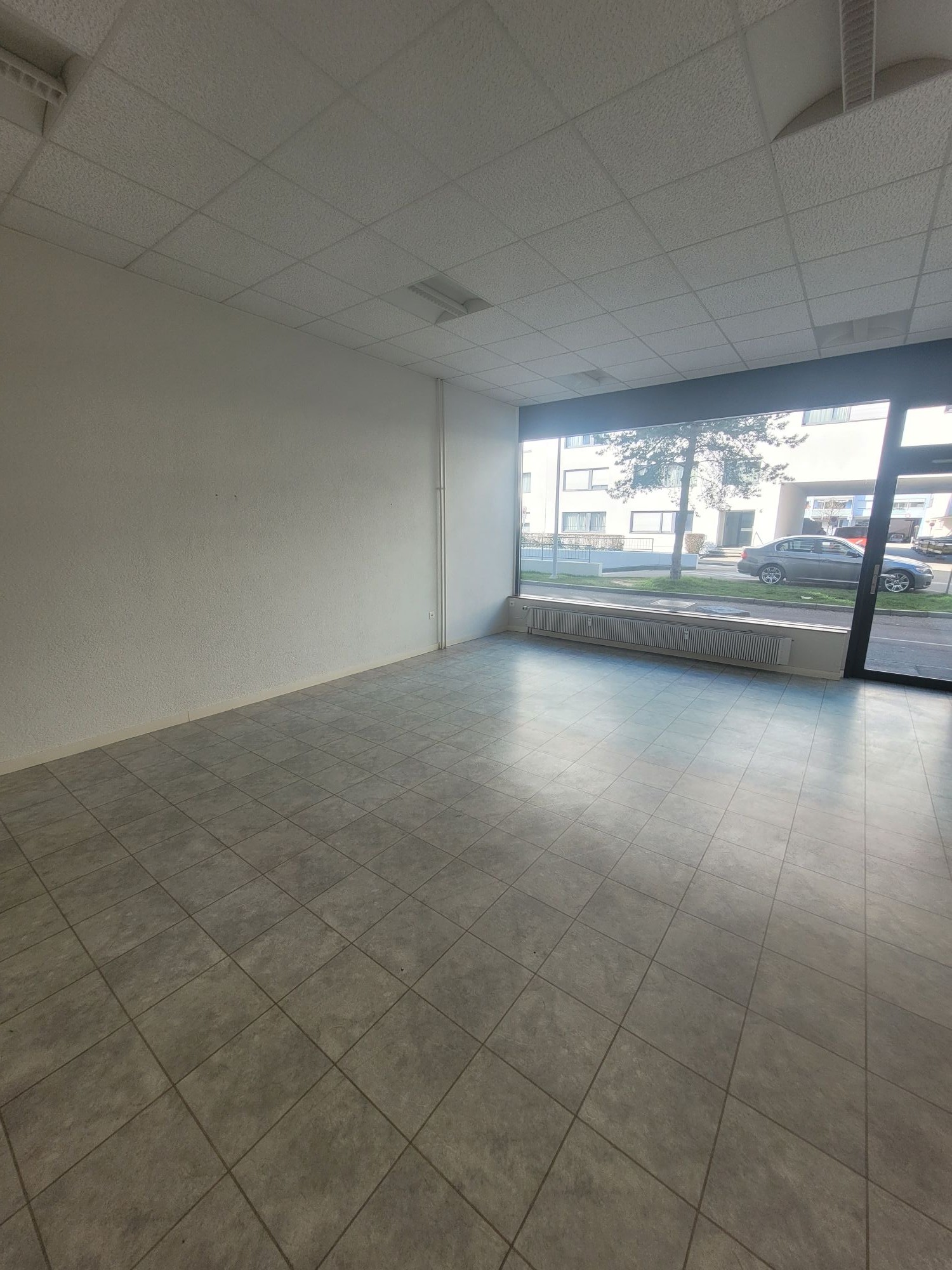 Espace commercial attractif au rez-de-chaussée – idéal pour point de vente, bureau ou showroom, J.J. Balmer - str., 4053 Basel, Basel-City, CH