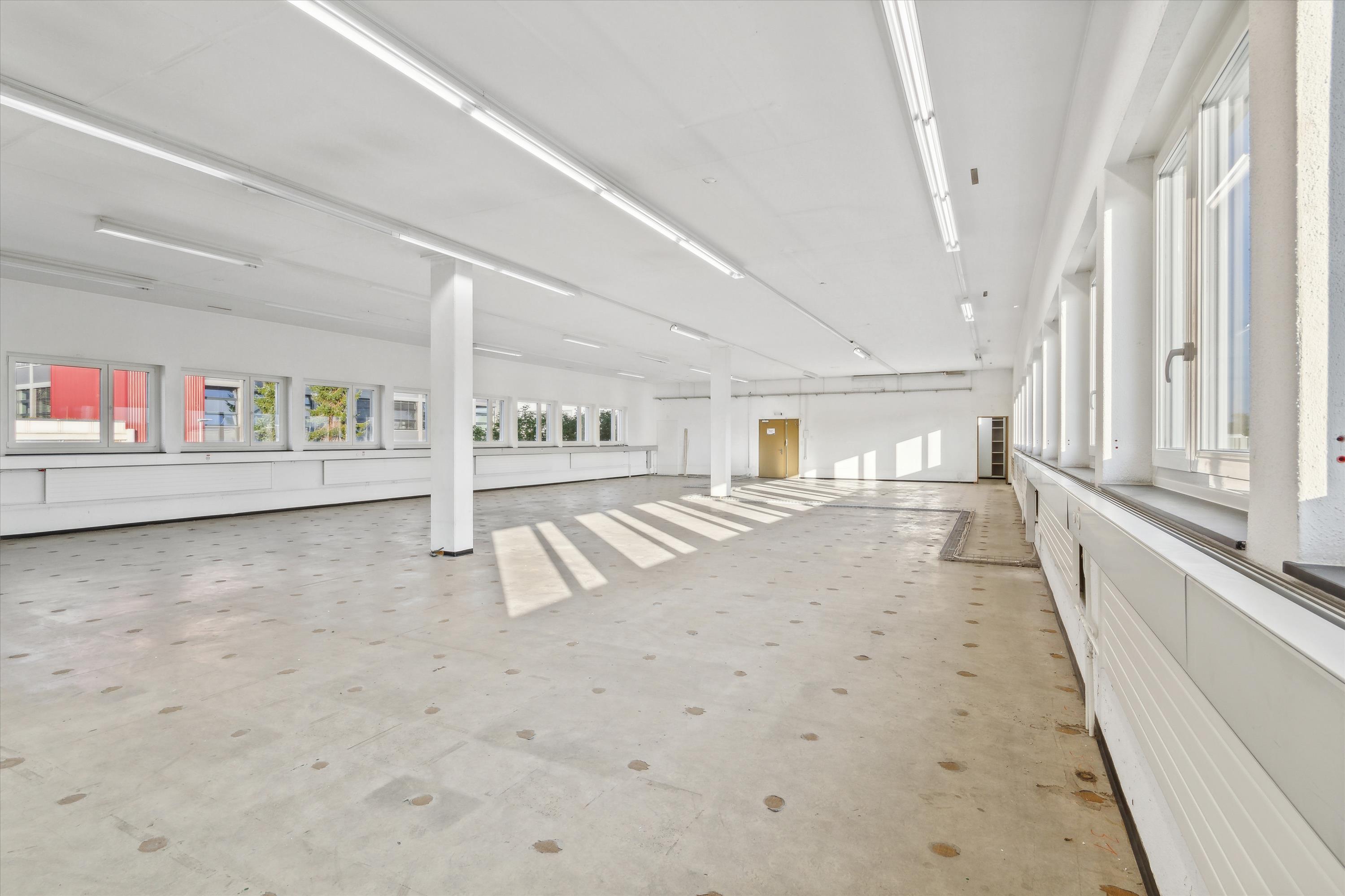 Votre nouveau local commercial près du Greifensee ?, Tämperlistrasse, 8117 Fällanden, Zurich, CH