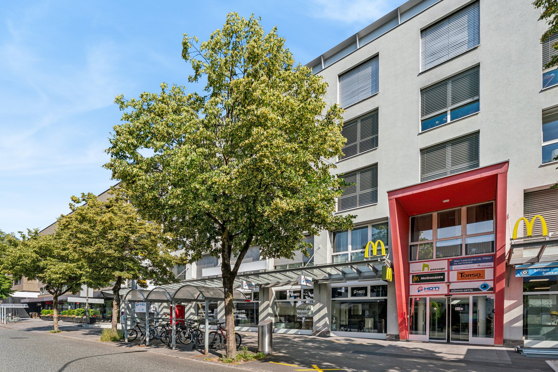 Bureau / local commercial à louer au rez-de-chaussée