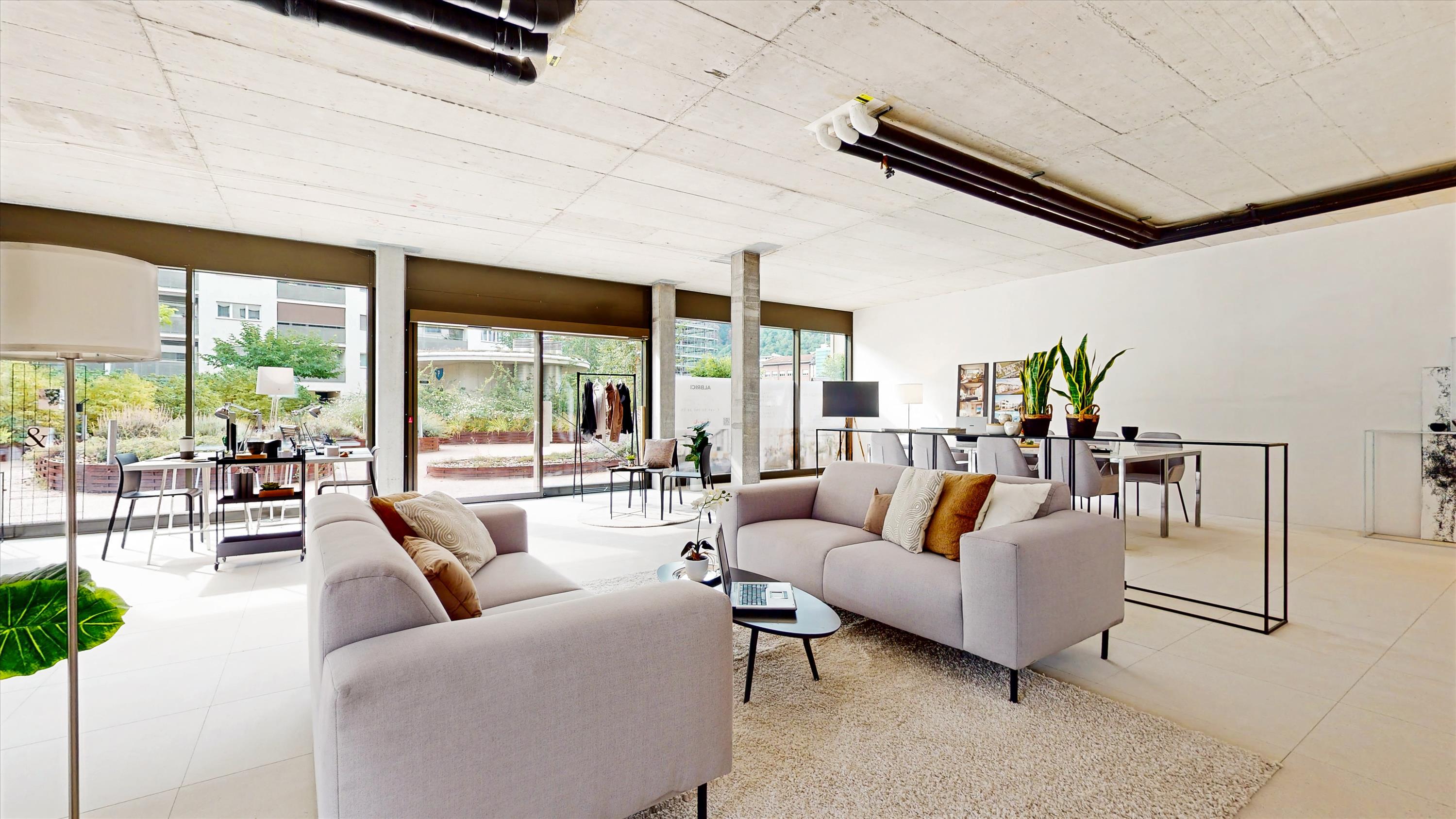 Espace commercial avec vitrines, Via degli Albrici, 6830 Chiasso, Ticino, CH