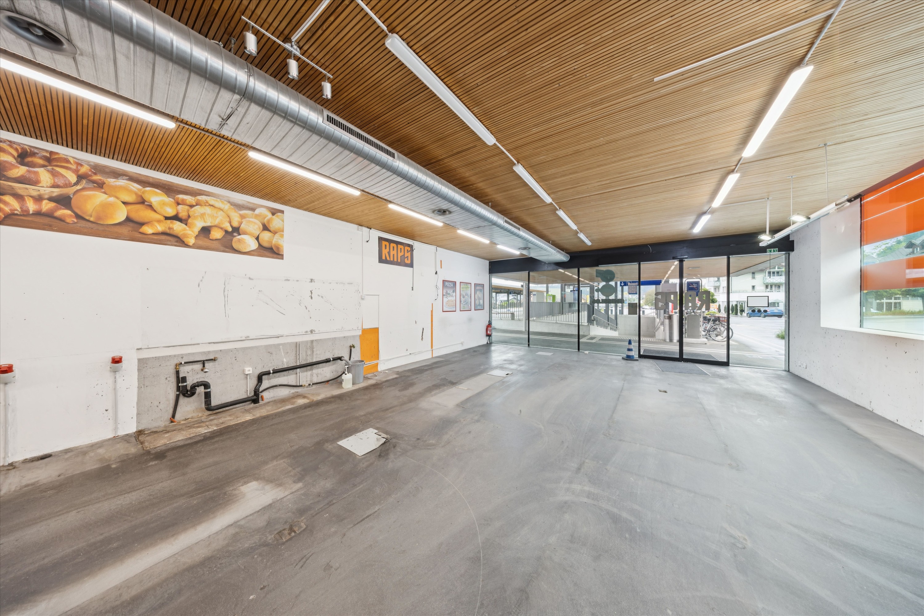 Là où les navetteurs arrivent, commence votre succès., Bahnhofstrasse, 3627 Heimberg, Bern, CH