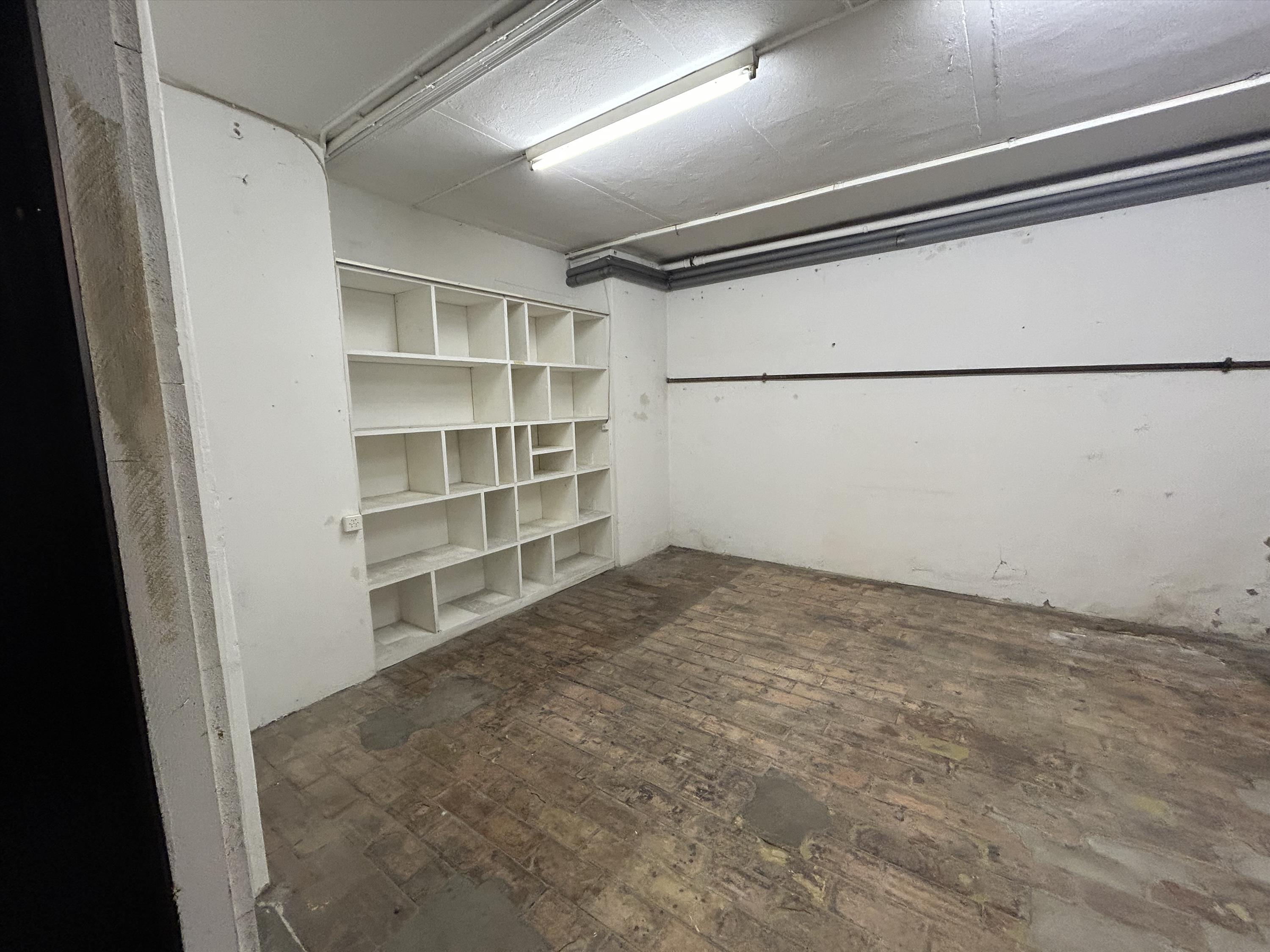 Magazzino in posizione attraente - Heuwaage, Binningerstr., 4051 Basel, Basel-City, CH