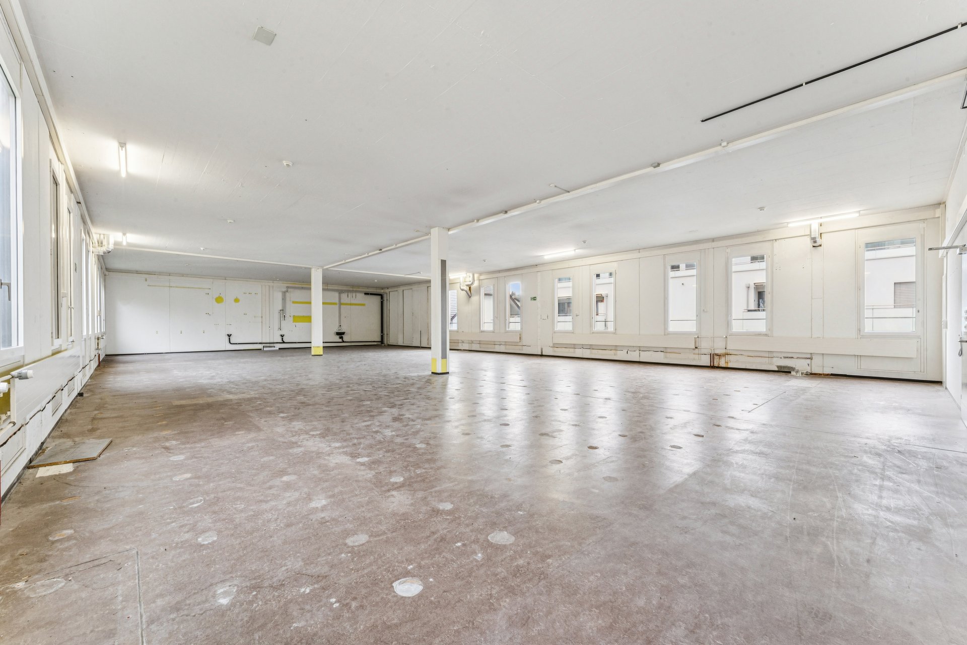 Votre nouveau local commercial vous attend – 312 m² en emplacement central !, Oberdierikonerstrasse, 6030 Ebikon, Lucerne, CH