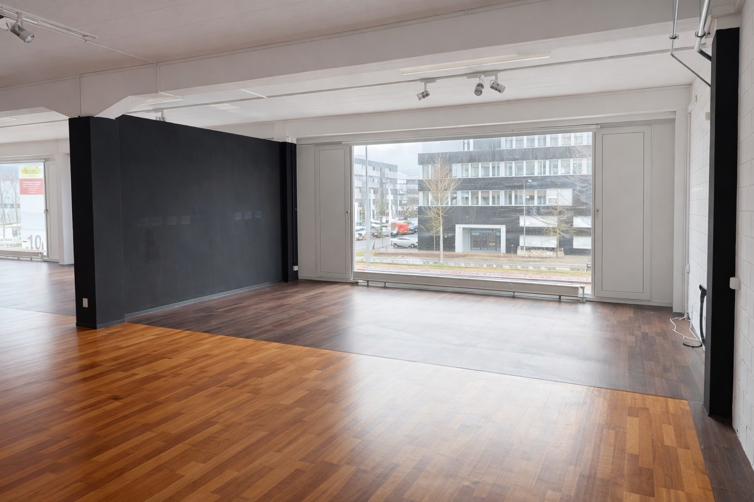 Spazio commerciale flessibile in posizione eccellente – a pochi passi dallo Shoppi Tivoli, Güterstrasse, 8957 Spreitenbach, Aargau, CH