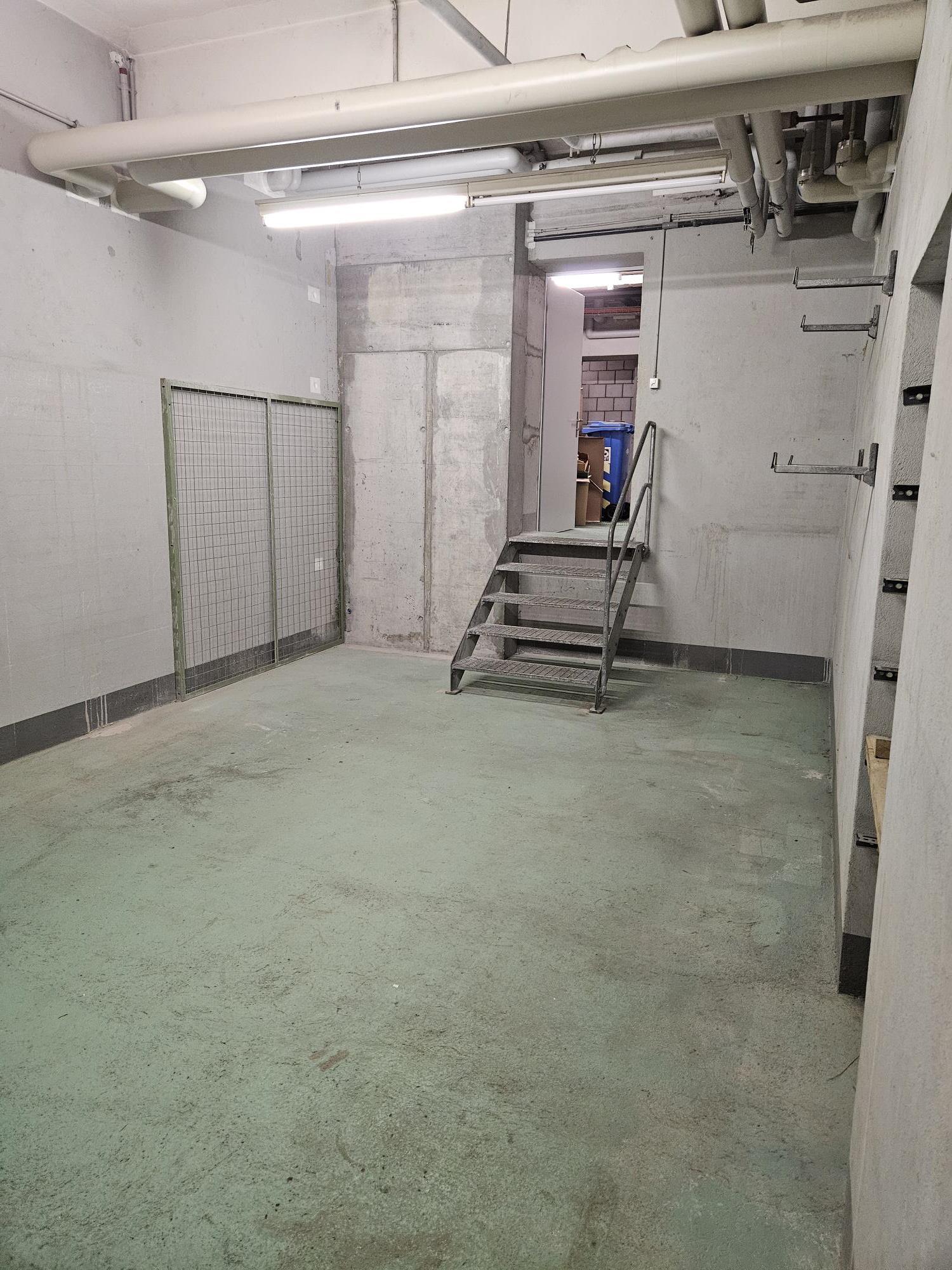 Storage room directly at Spiez railway station, Bahnhofstr., 3700 Spiez, Bern, CH