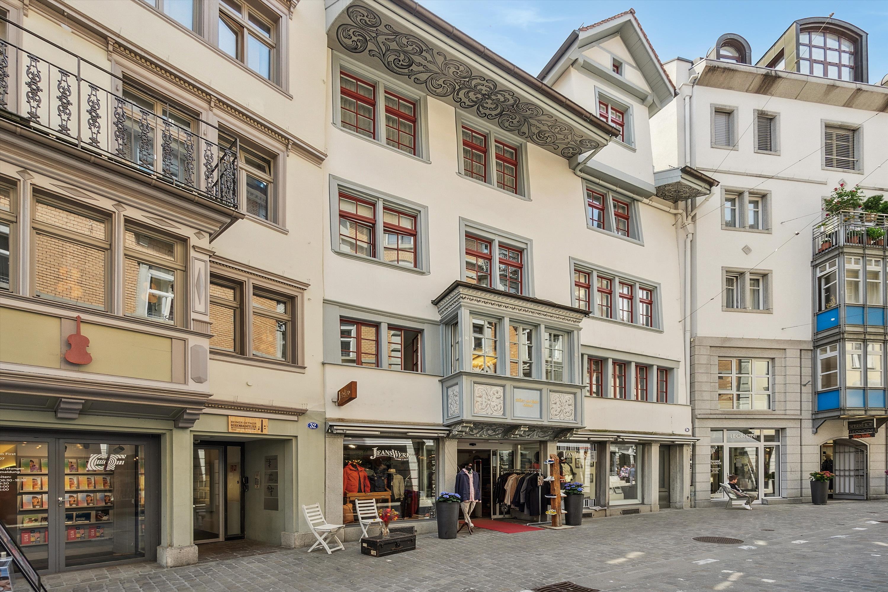 Surface commerciale et professionnelle attrayante en emplacement central - 430 m²