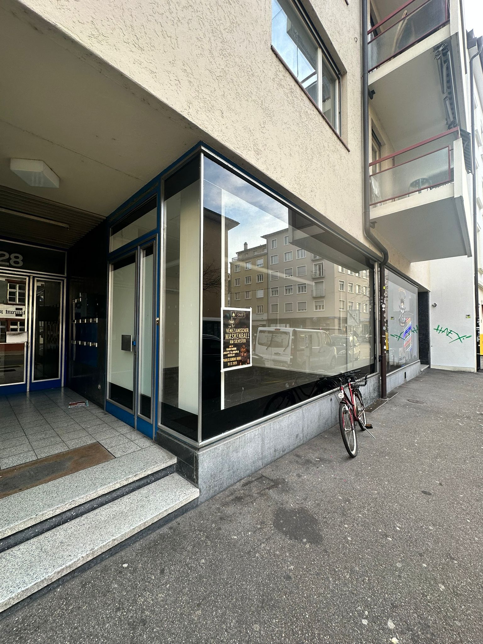 Local commercial attractif – commerce, bureau ou showroom à un emplacement de premier choix